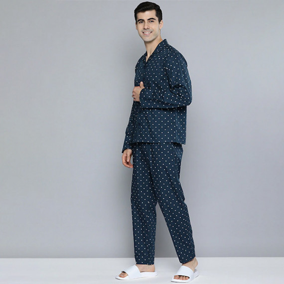 https://zestystyles.in/vi/products/men-navy-blue-white-printed-pure-cotton-night-suit