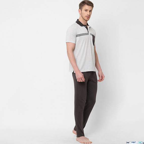 https://zestystyles.in/products/men-white-grey-striped-pure-cotton-night-suit