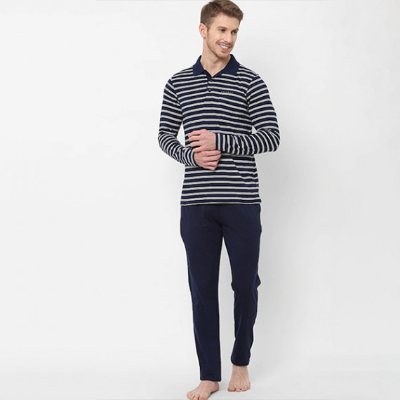 https://zestystyles.in/vi/products/men-navy-blue-white-printed-night-suit